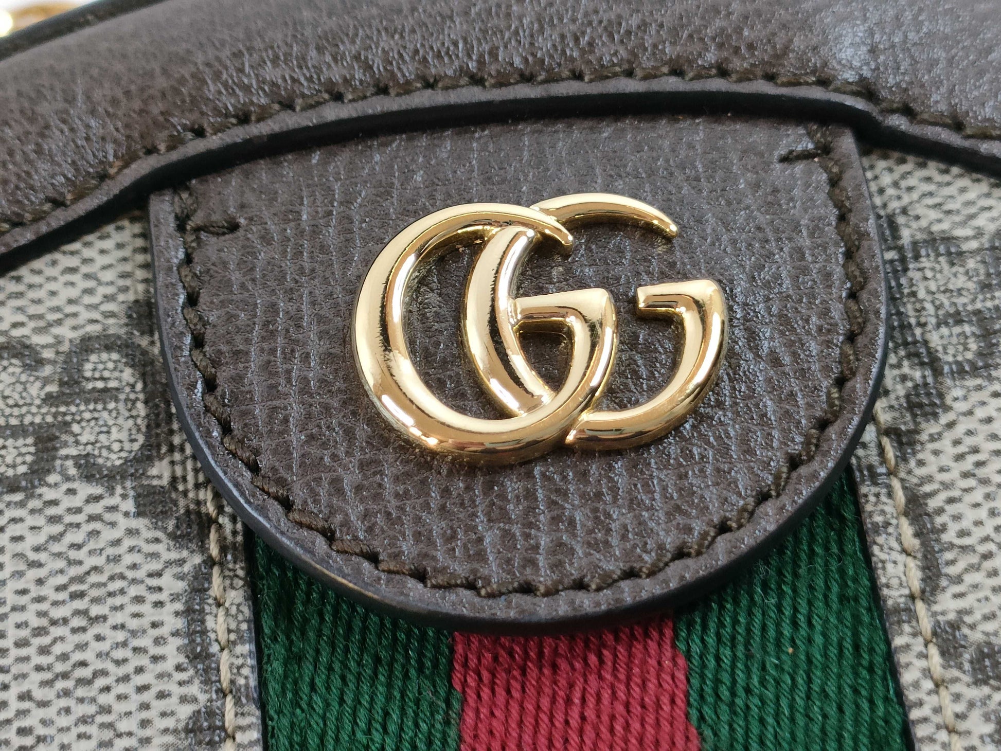 GUCCI GG Supreme Sherry Shoulder Bag