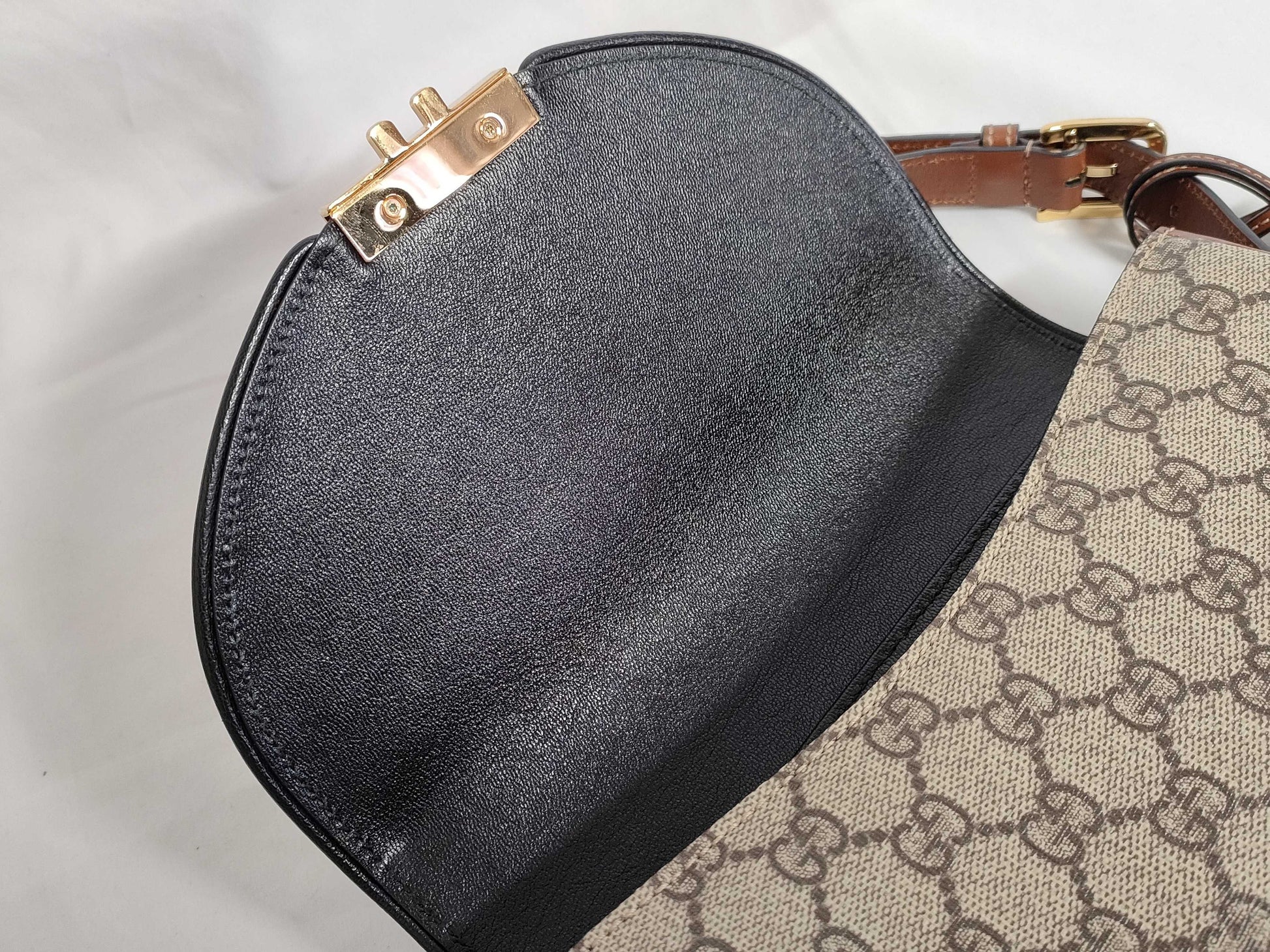 GUCCI GG Shoulder Bag with Dust Bag