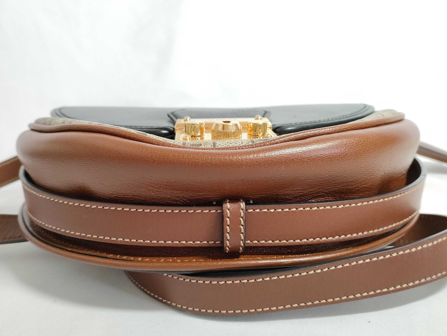GUCCI GG Shoulder Bag with Dust Bag