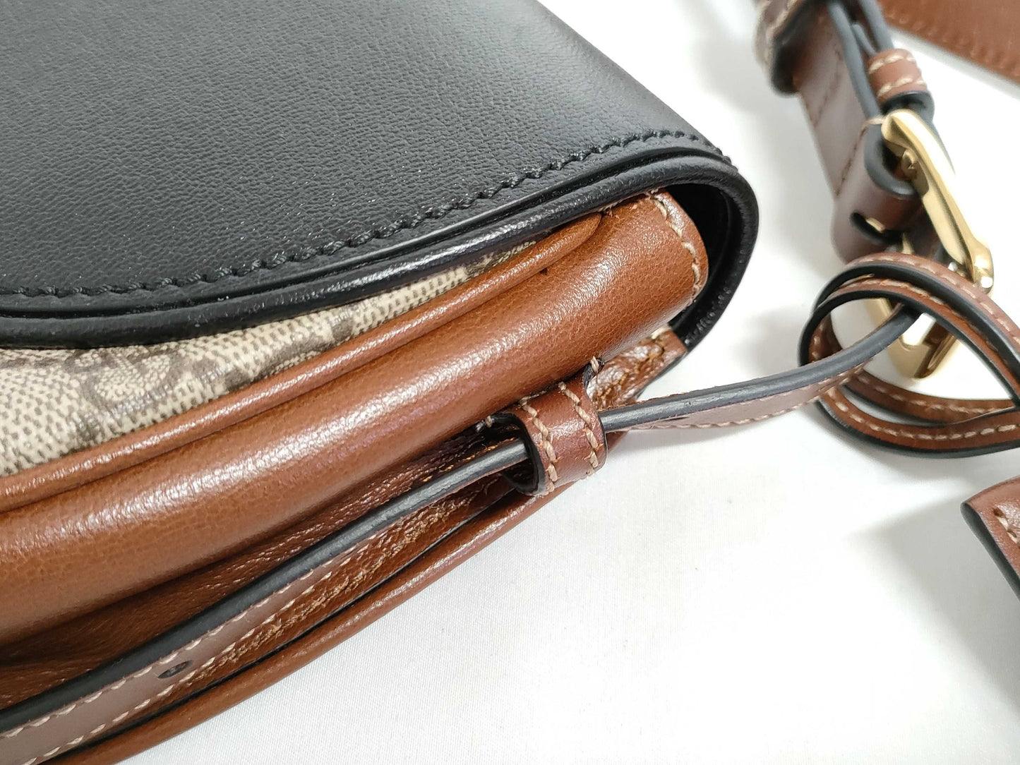 GUCCI GG Shoulder Bag with Dust Bag