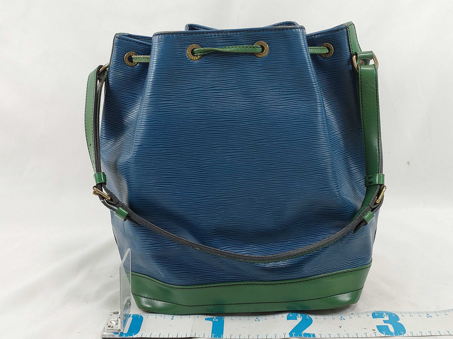 LOUIS VUITTON Epi Louis Vuitton M44044 Noe Epi Leather Blue and Borneo Green Two-Tone Shoulder Bag