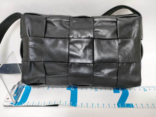 BOTTEGA VENETA Intrecciato Maxi Intrecciato Cassette Leather Shoulder Bag