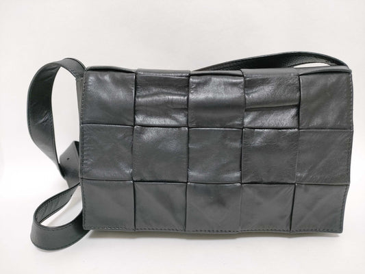 BOTTEGA VENETA Intrecciato Maxi Intrecciato Cassette Leather Shoulder Bag