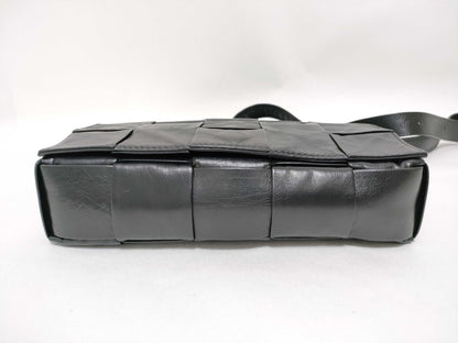 BOTTEGA VENETA Intrecciato Maxi Intrecciato Cassette Leather Shoulder Bag