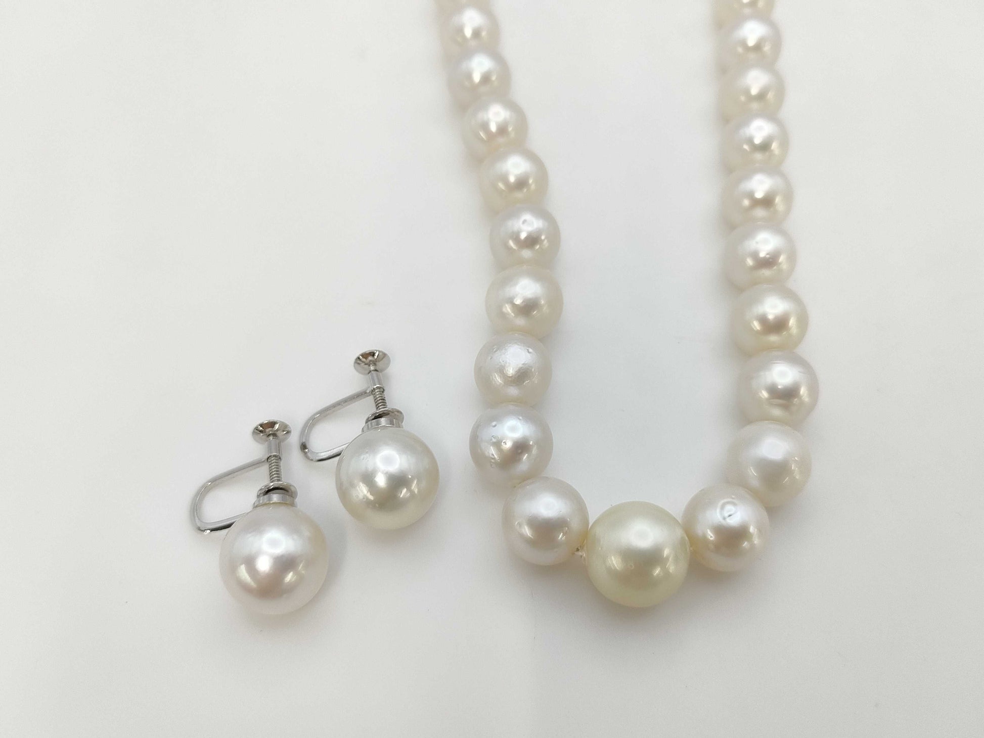White Butterfly Semi-Round Pearl, Diameter 8.3mm-11.7mm / Pearl Diameter 11.7mm x 2 , Sterling Silver, 61.13g, Other Accessories 