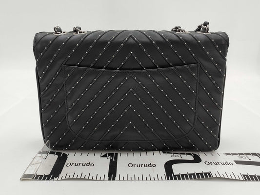 CHANEL CHANEL Chevron Chain Shoulder Bag in Calfskin with Silver Hardware