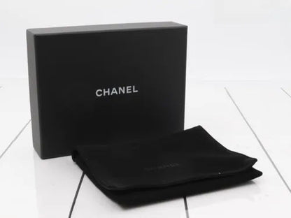 CHANEL White Patent Goatskin Makeup Box Clutch with Chain Shoulder Bag