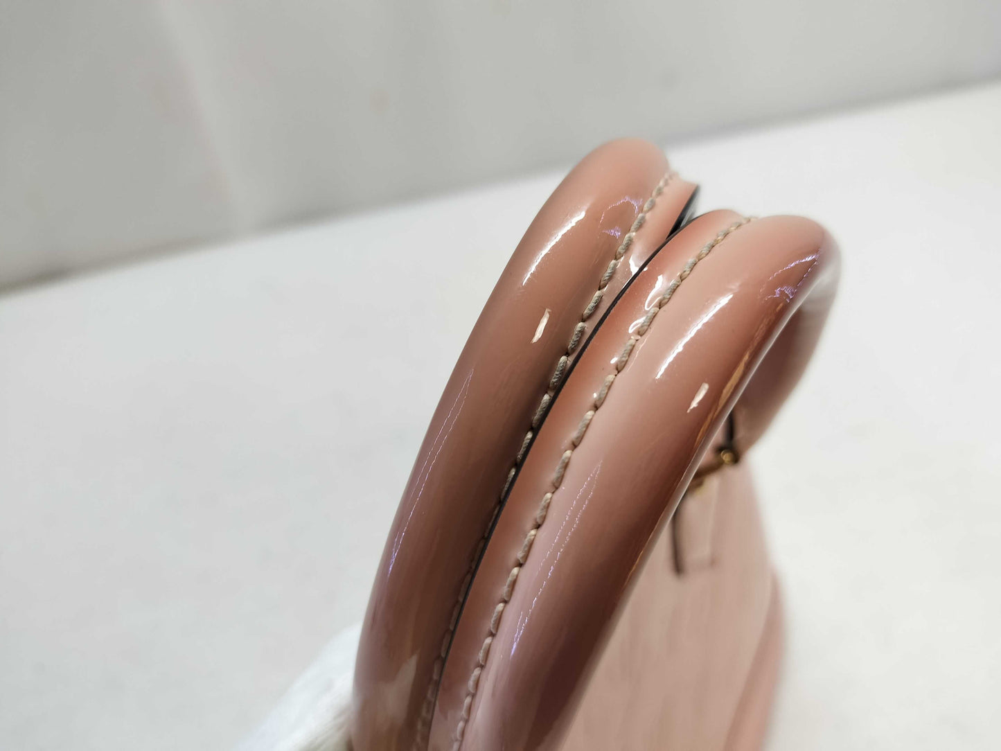 LOUIS VUITTON Vernis Louis Vuitton Alma BB Vernis Handbag