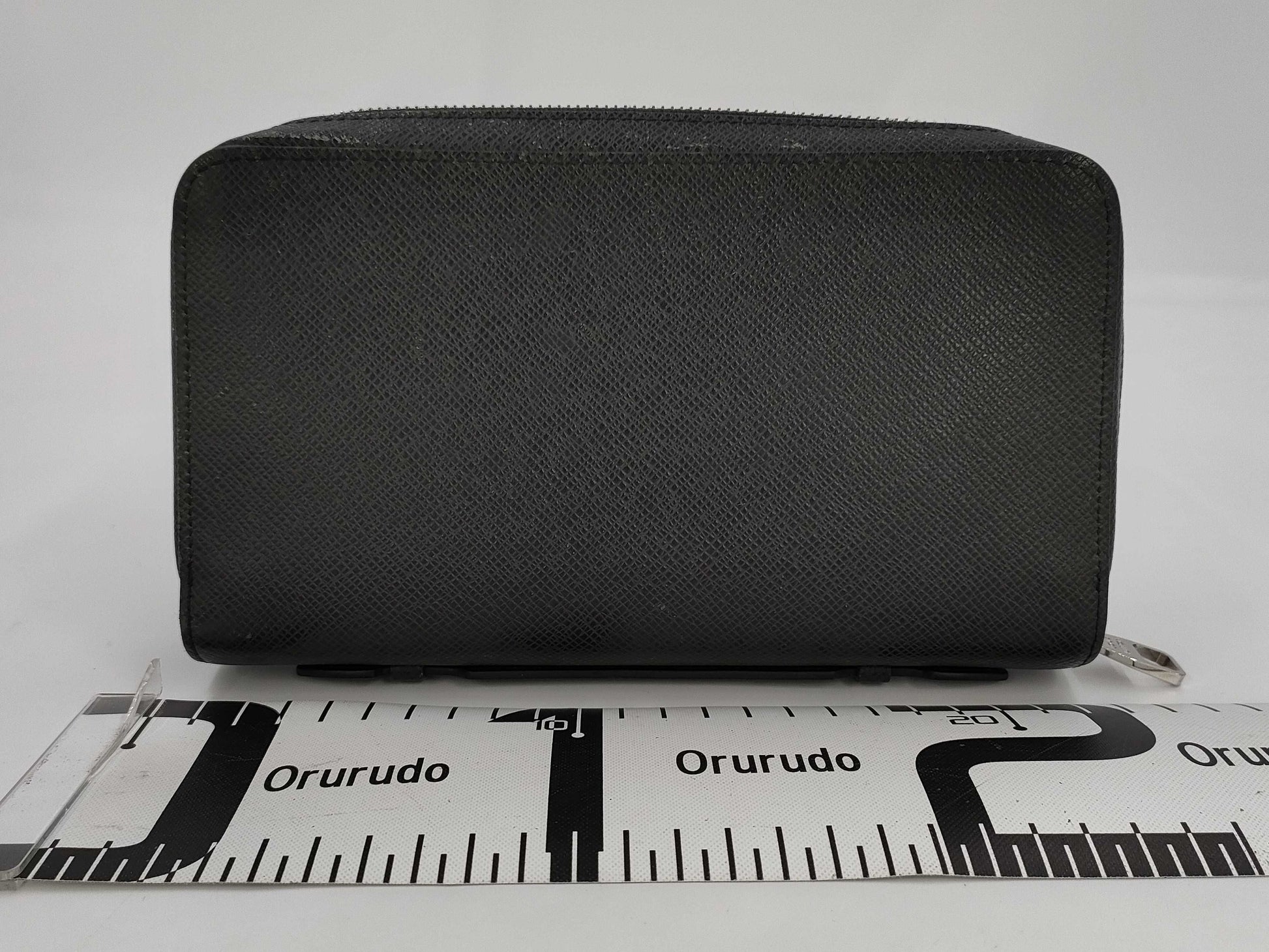 LOUIS VUITTON Taiga Zippy XL Wallet