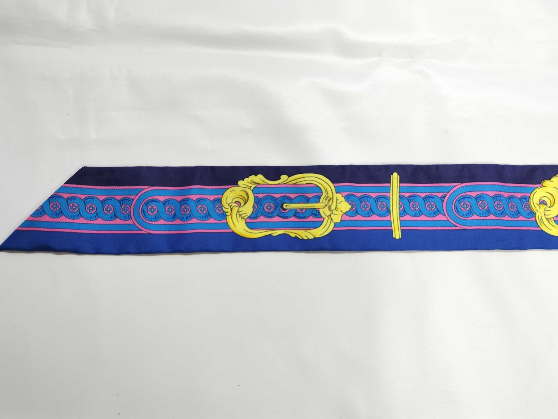 (10462_0056) HERMES Twiley Hermes Twiley BRIDE DE COUR Court Le Blue Indigo/Rose Viff/Gold Scarf