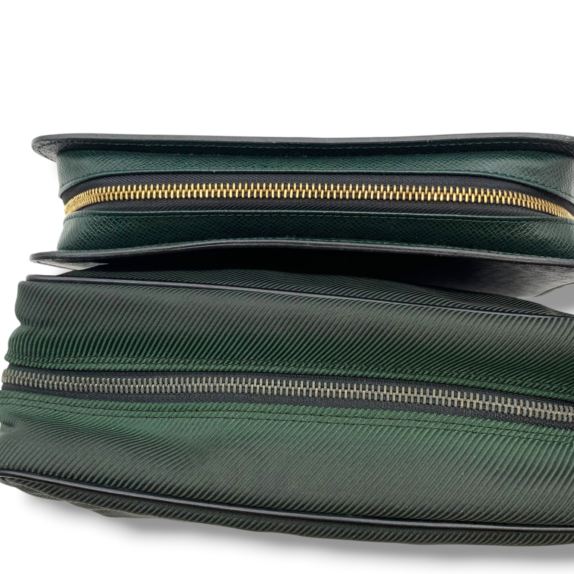 (10463_0006) LOUIS VUITTON 2 Pieces Taiga Clutch Bag Second Bag Business Bag Clutch Bag
