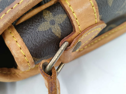 LOUIS VUITTON Solo-Nue Shoulder Bag