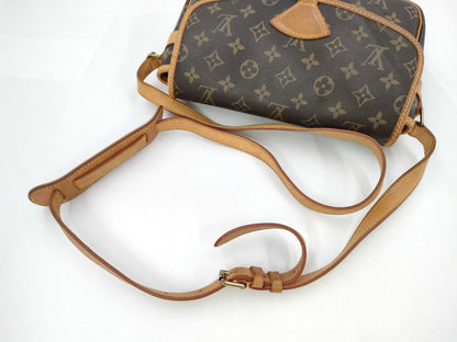 LOUIS VUITTON Solo-Nue Shoulder Bag