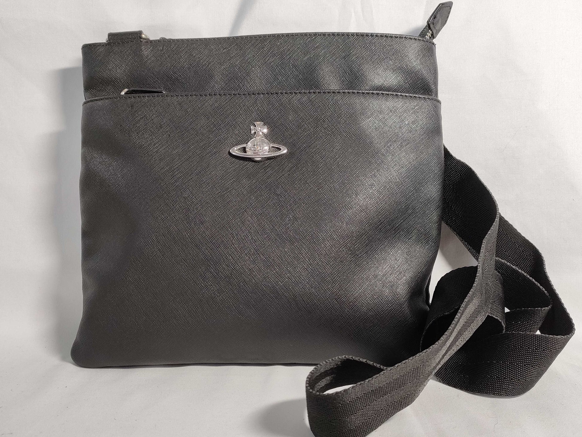 Vivienne Westwood Vivienne Westwood Orb Shoulder Bag in Black