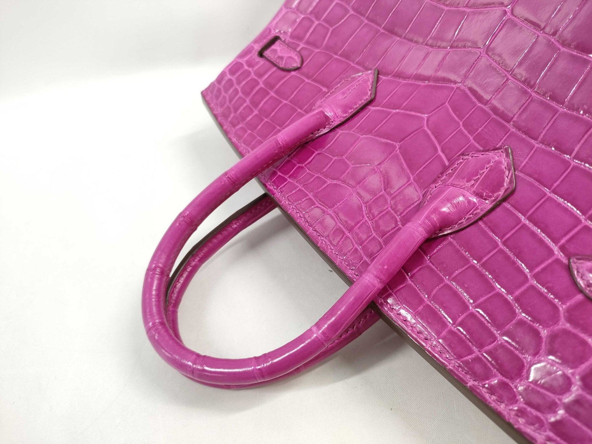 HERMES Birkin 25 Niloticus Rose Scheherazade Handbag with Silver Hardware and Q Stamp