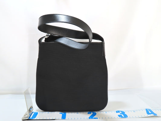 GUCCI Nylon Canvas and Leather Shoulder Bag 019・0422 3444 Black Shoulder Bag