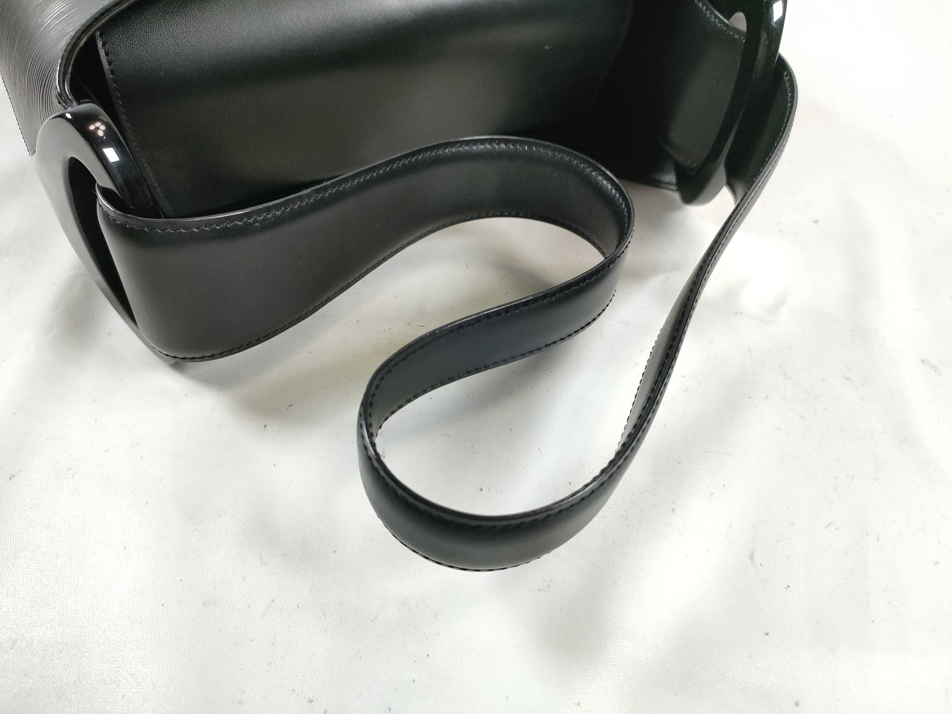 LOUIS VUITTON Epi Verso M52812 Black Shoulder Bag