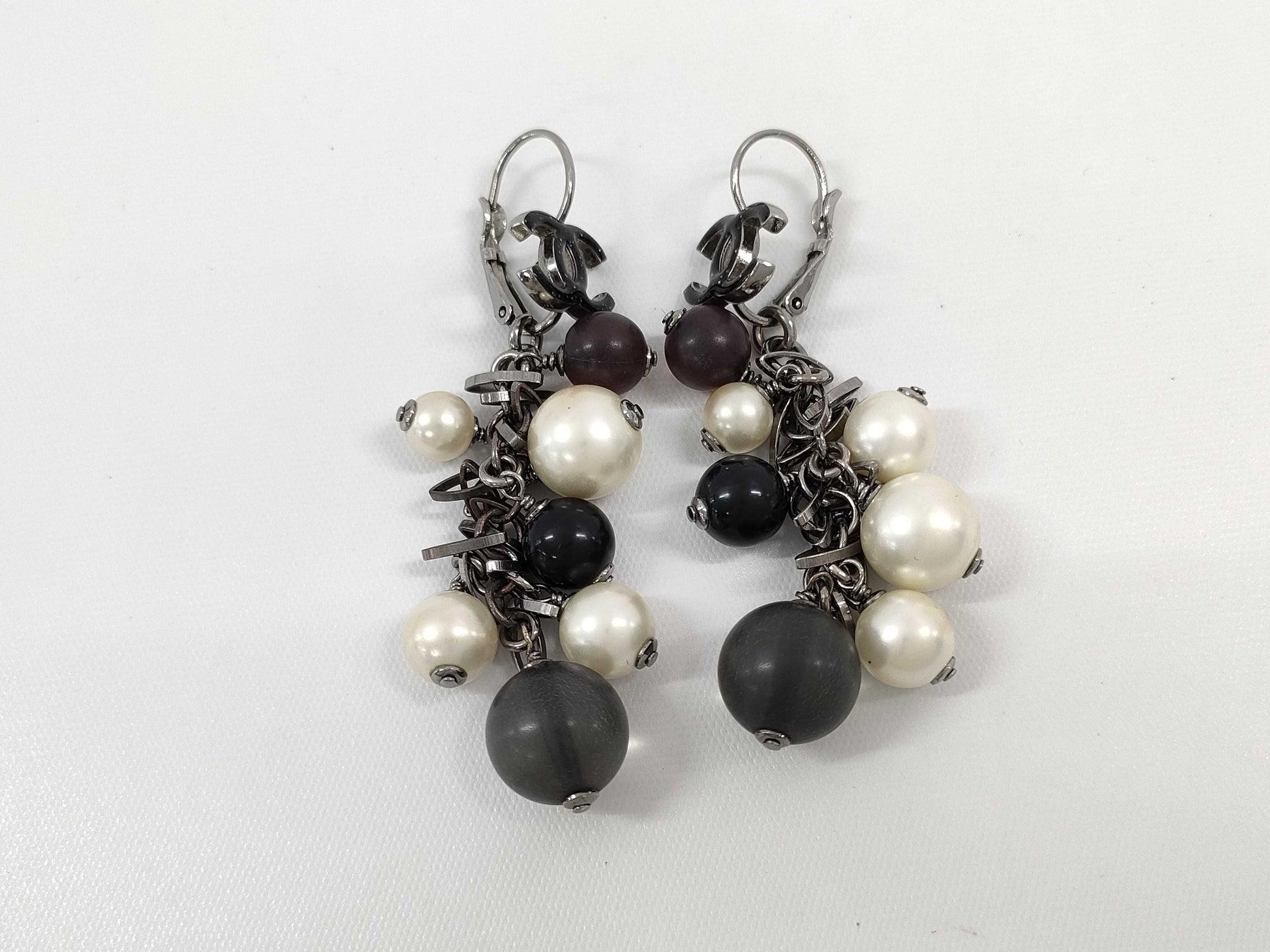 CHANEL 07A Pearl Swing SP Earrings