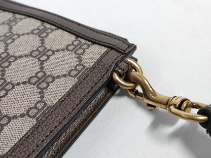 GUCCI GG Supreme GUCCI BALENCIAGA The Hacker GG Supreme Clutch Bag Clutch Bag