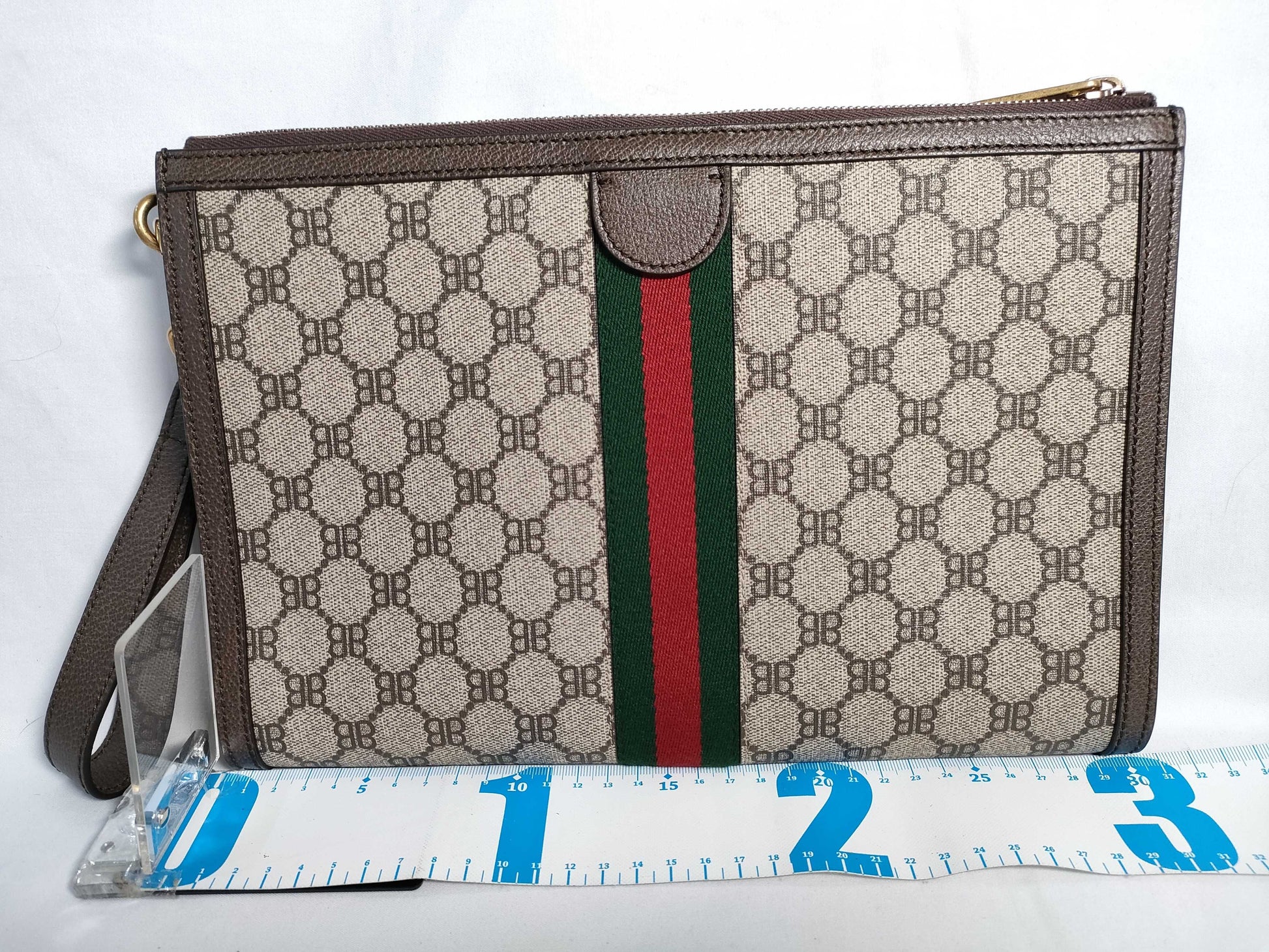 GUCCI GG Supreme GUCCI BALENCIAGA The Hacker GG Supreme Clutch Bag Clutch Bag