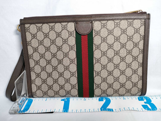 GUCCI GG Supreme GUCCI BALENCIAGA The Hacker GG Supreme Clutch Bag Clutch Bag