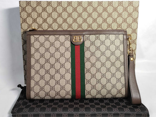 GUCCI GG Supreme GUCCI BALENCIAGA The Hacker GG Supreme Clutch Bag Clutch Bag