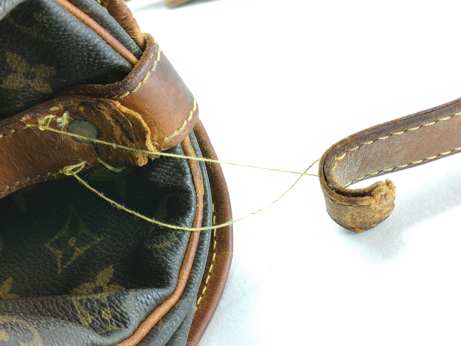 LOUIS VUITTON Monogram Saumur 43 M42252 Monogram Shoulder Bag