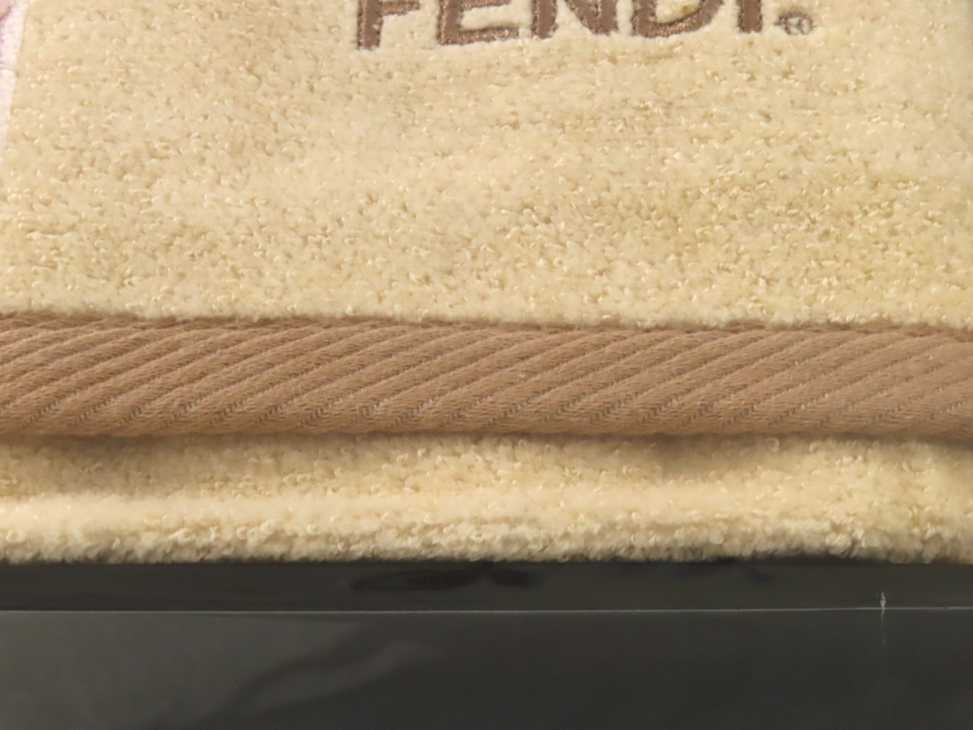 FENDI 1 face towel, 1 wash towel, other accessories