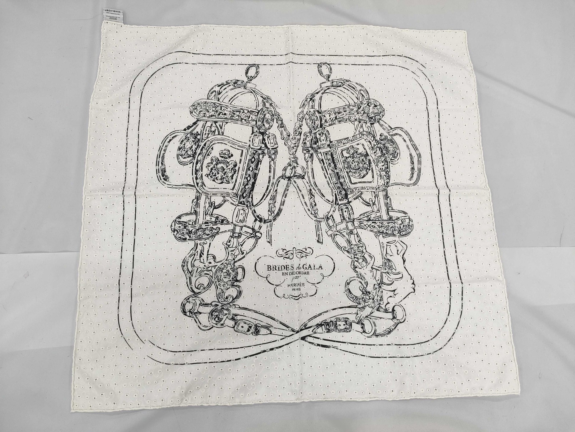 HERMES Carré 70 English Embroidery Brides de Gala en Desordre Scarf