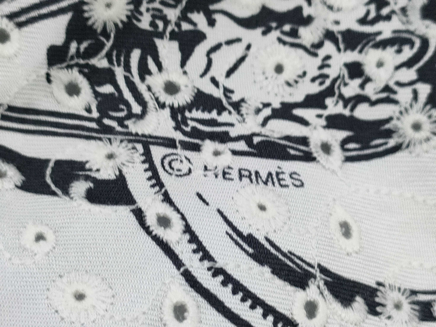 HERMES Carré 70 English Embroidery Brides de Gala en Desordre Scarf