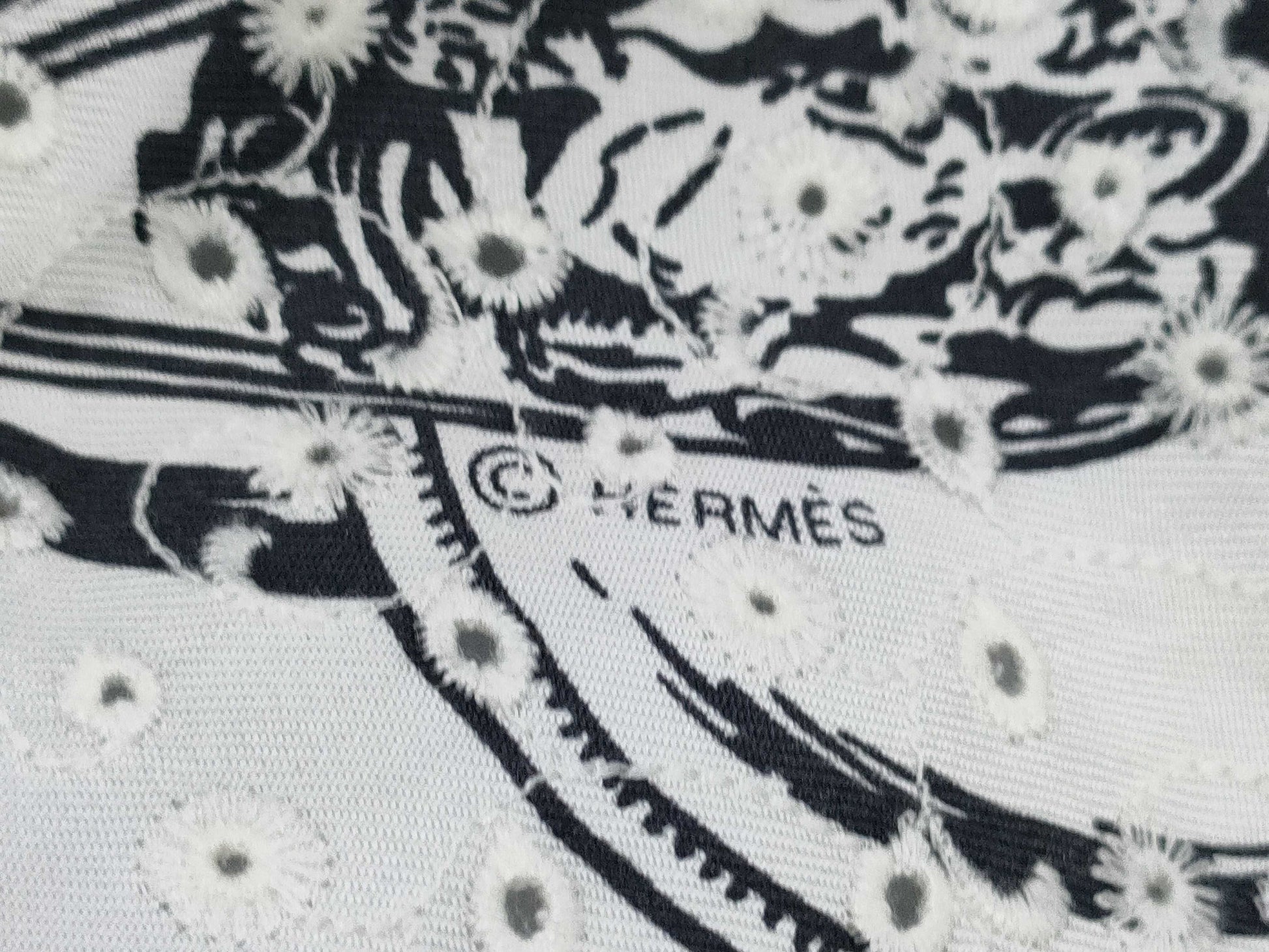 HERMES Carré 70 English Embroidery Brides de Gala en Desordre Scarf
