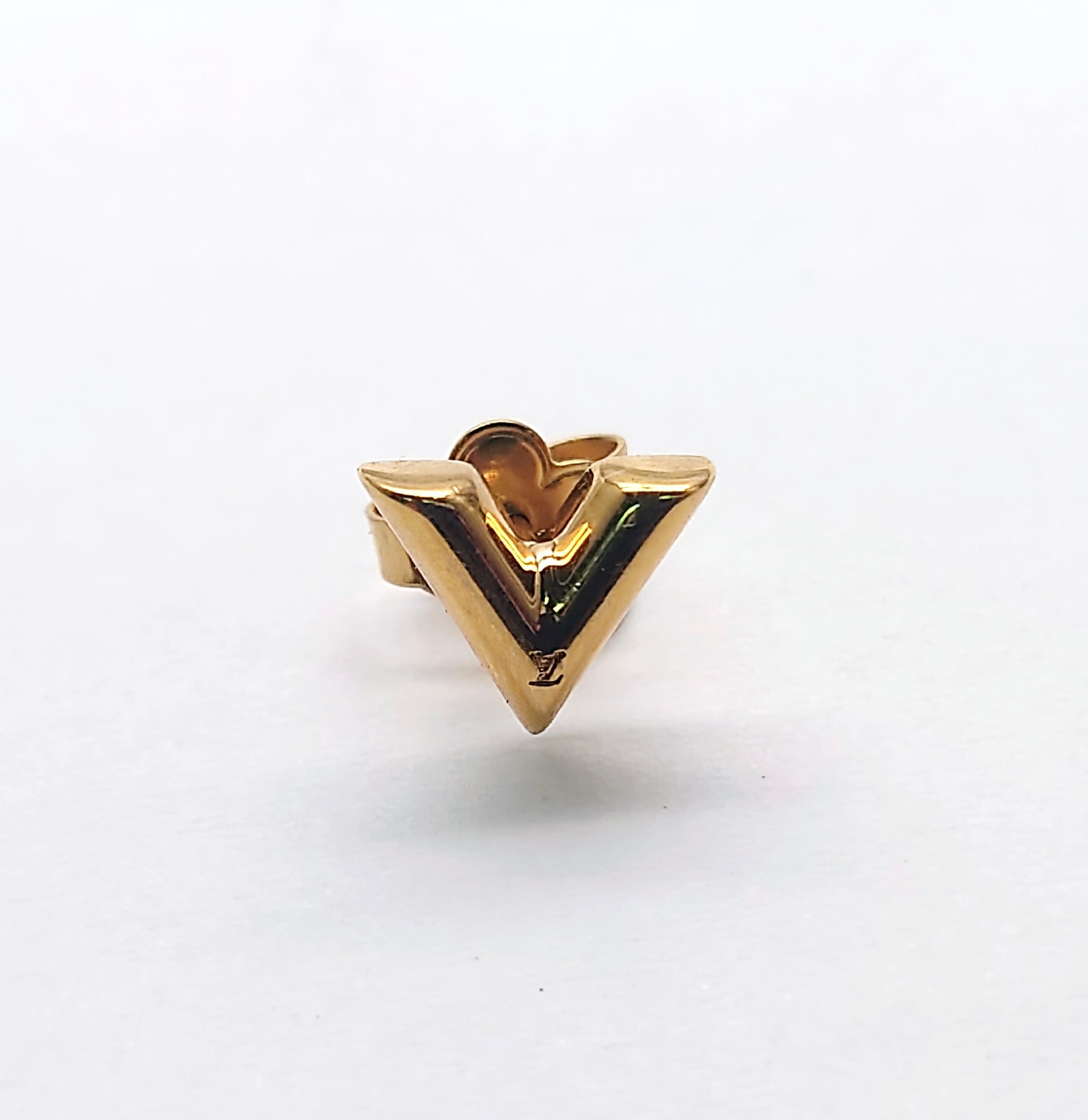 LOUIS VUITTON M68153 Essential V LE0271 Single Earring