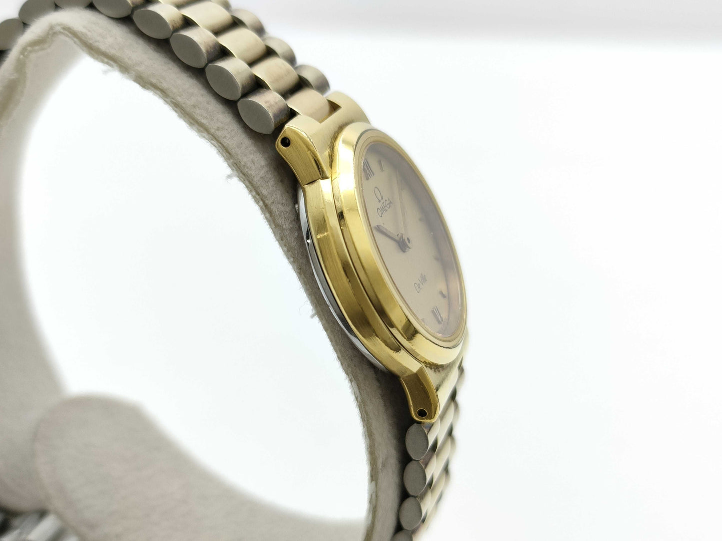 OMEGA 1375 Quartz Unmoving Women's Watch