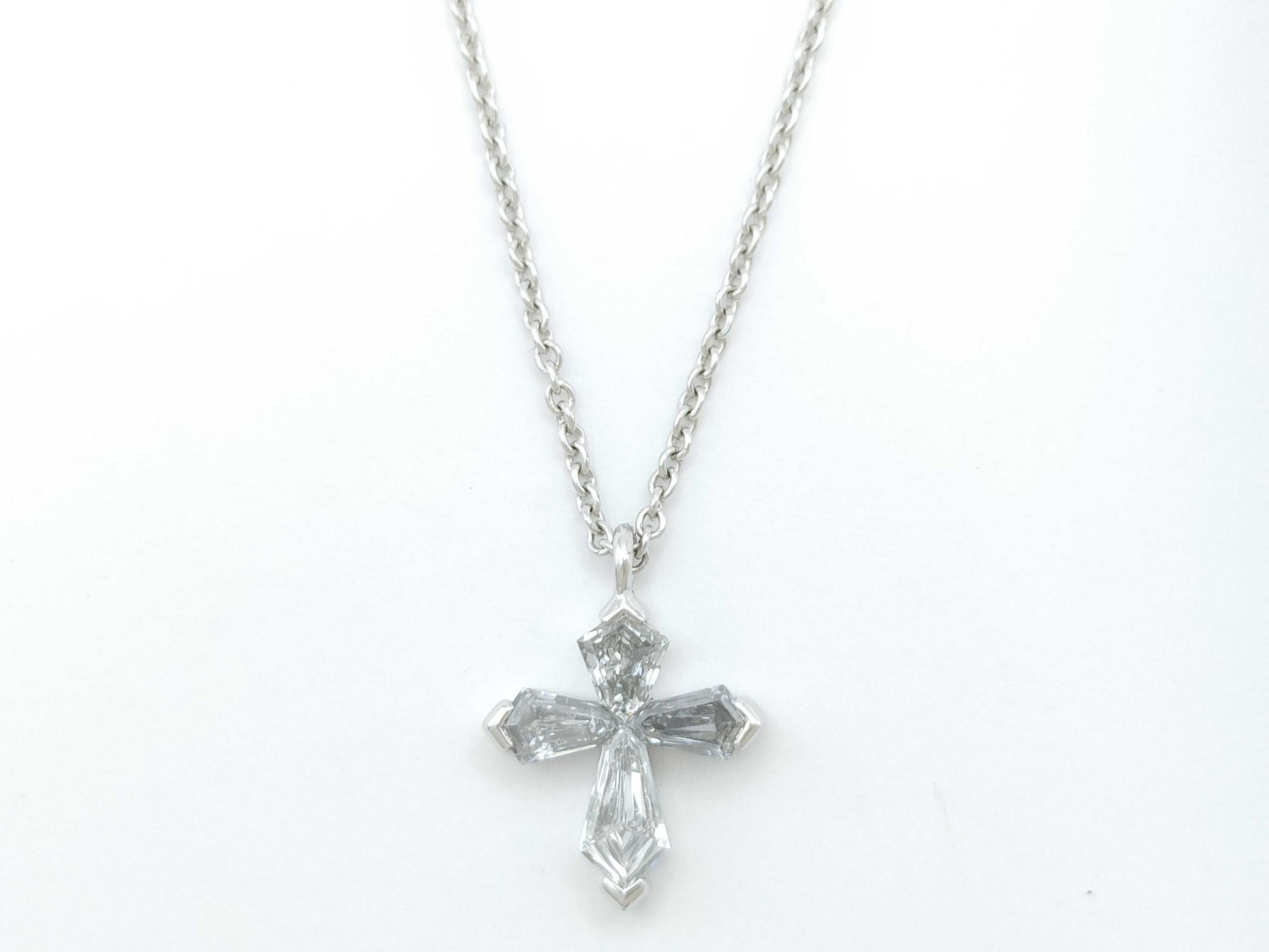 GRAFF Trapezoid Diamond Necklace in WG 750, 3.5g 