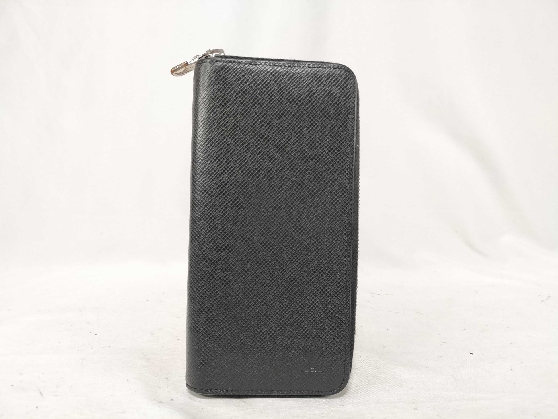 LOUIS VUITTON Taiga Zippy Wallet