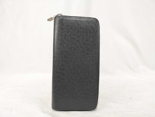 LOUIS VUITTON Taiga Zippy Wallet
