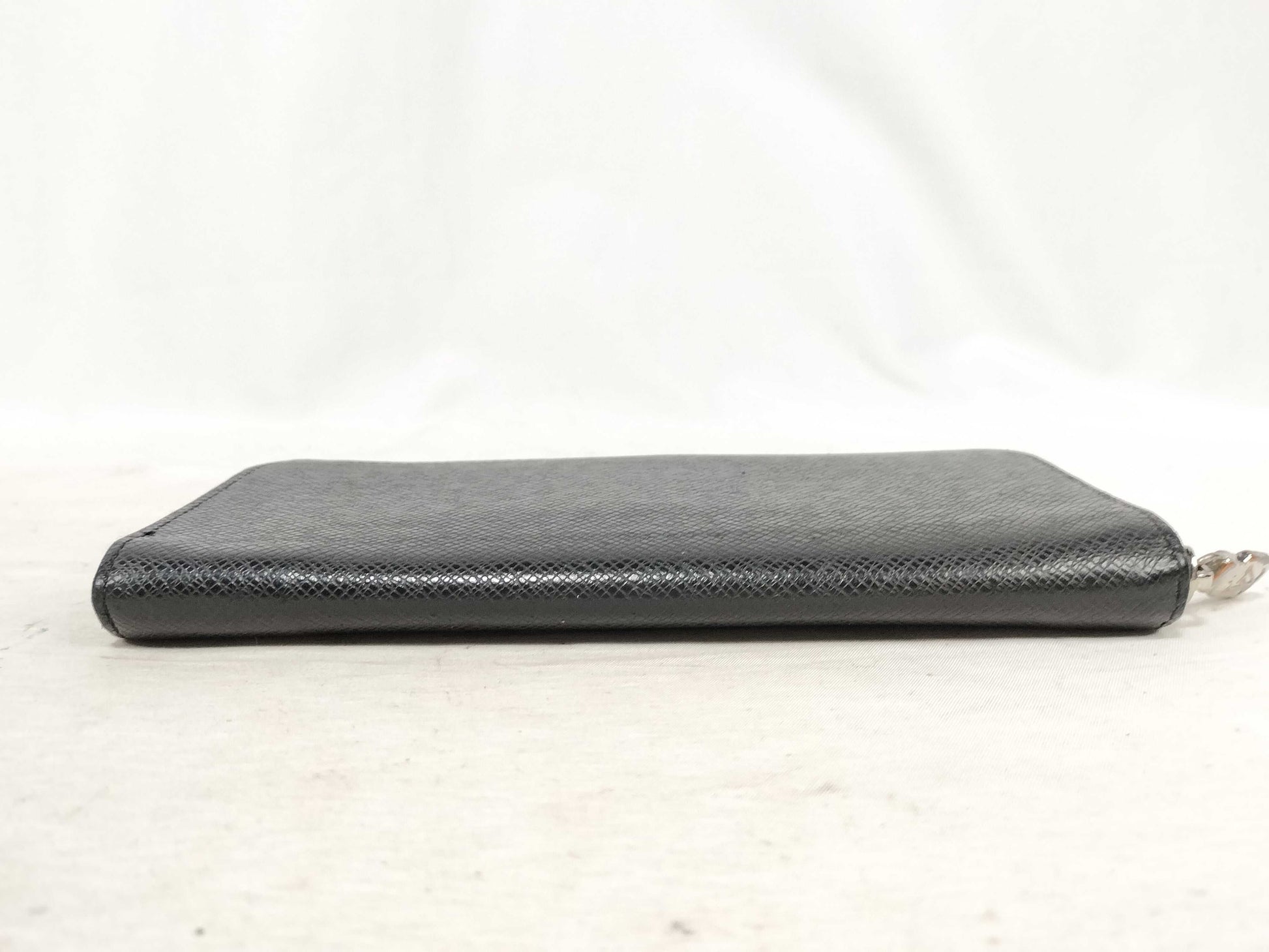 LOUIS VUITTON Taiga Zippy Wallet
