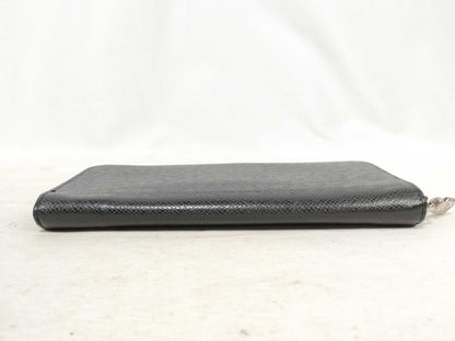 LOUIS VUITTON Taiga Zippy Wallet