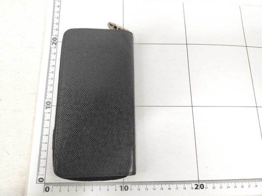 LOUIS VUITTON Taiga Zippy Wallet