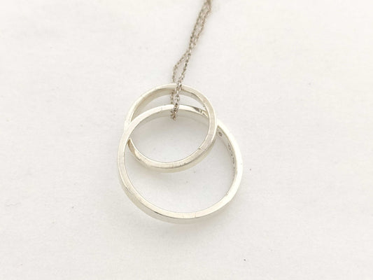 Tiffany & Co. Narrow Interlocking Circle 925 5.4g Necklace