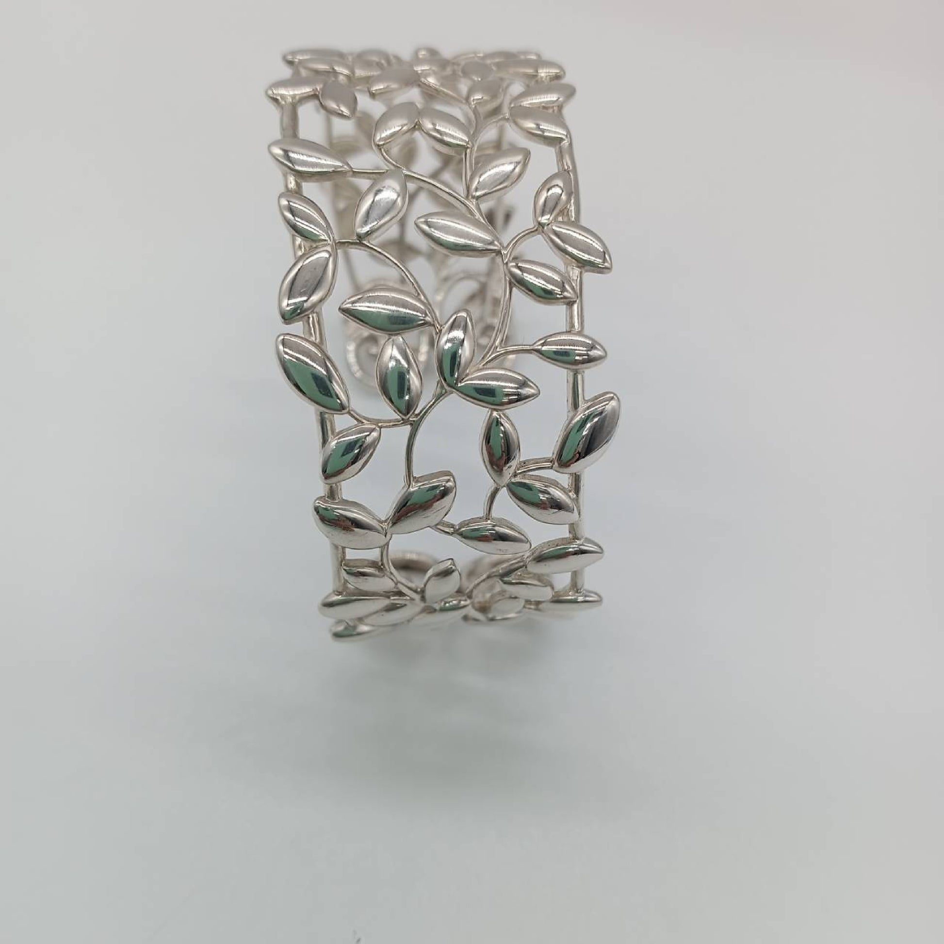 Tiffany & Co. Tiffany Olive Leaf Bangle, AG925, 28.7g, Bracelet/Bangle
