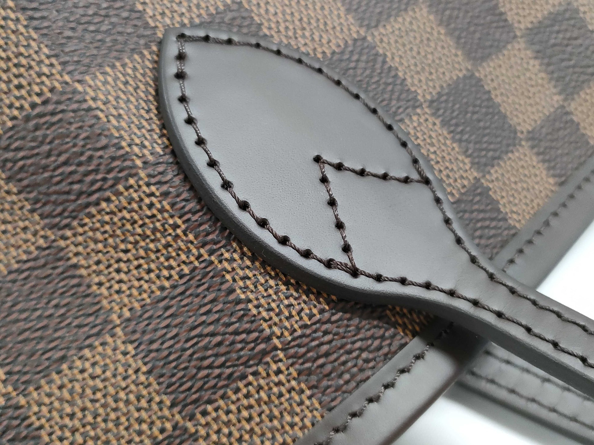 LOUIS VUITTON Damier Neverfull MM Tote Bag with Pouch