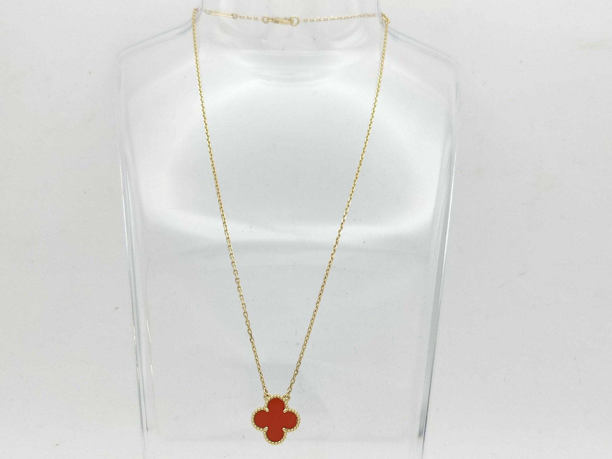 Van Cleef & Arpels Vintage Alhambra Carnelian Necklace in Yellow Gold and Au750, 5.3g 