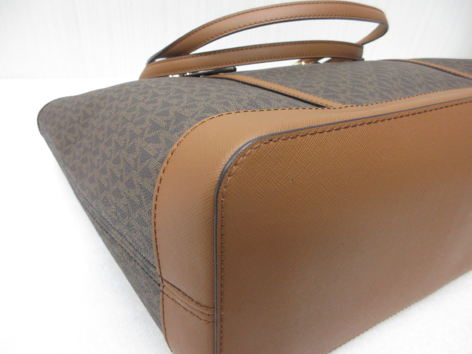 Michael Kors MICHAEL KORS JET SET TRAVEL Top Zip Tote Bag, Large, MK Signature, 35T0GTVT3V, Approx. W45 x H28cm