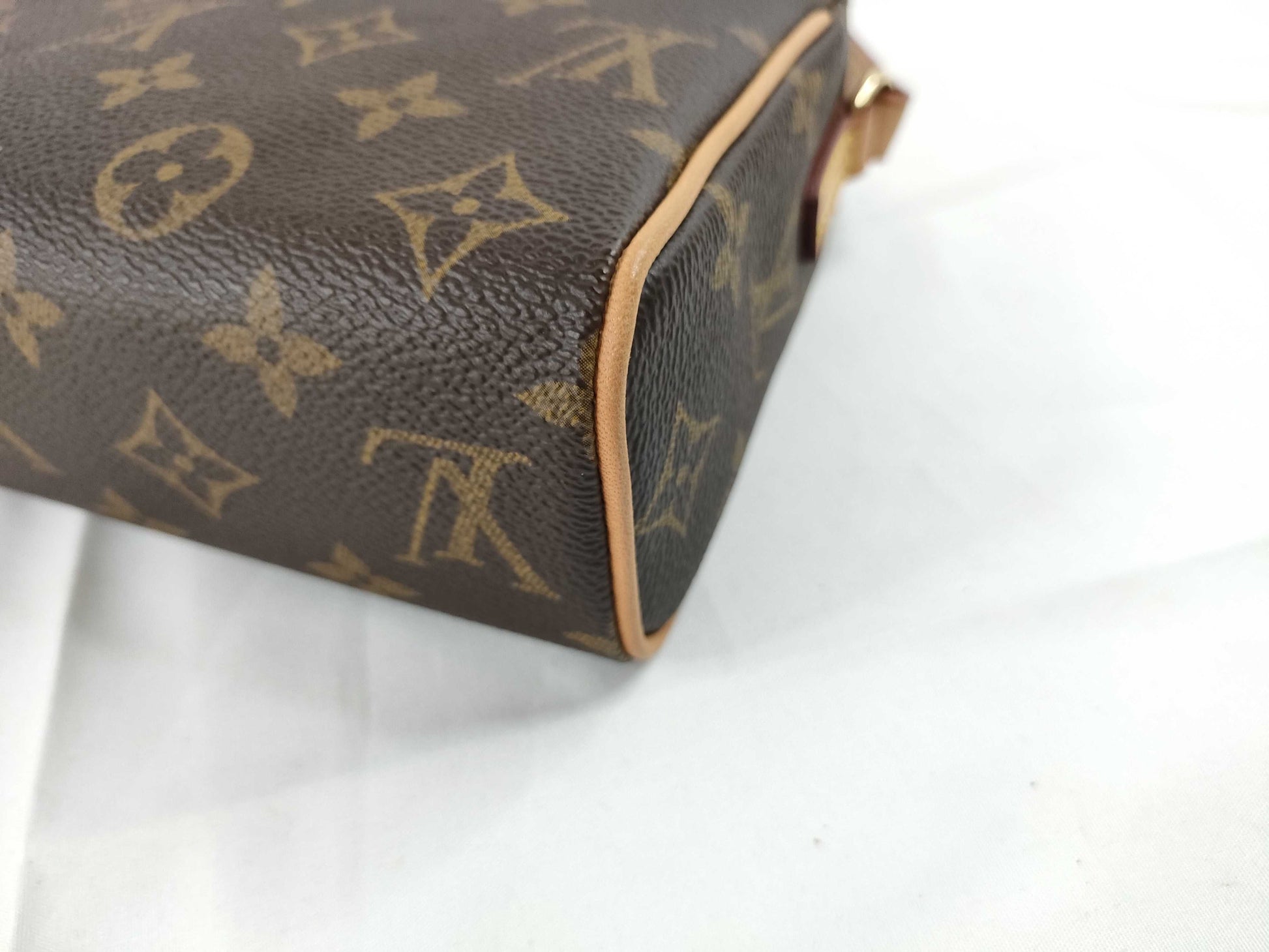 LOUIS VUITTON Monogram LV Handbag Handbag