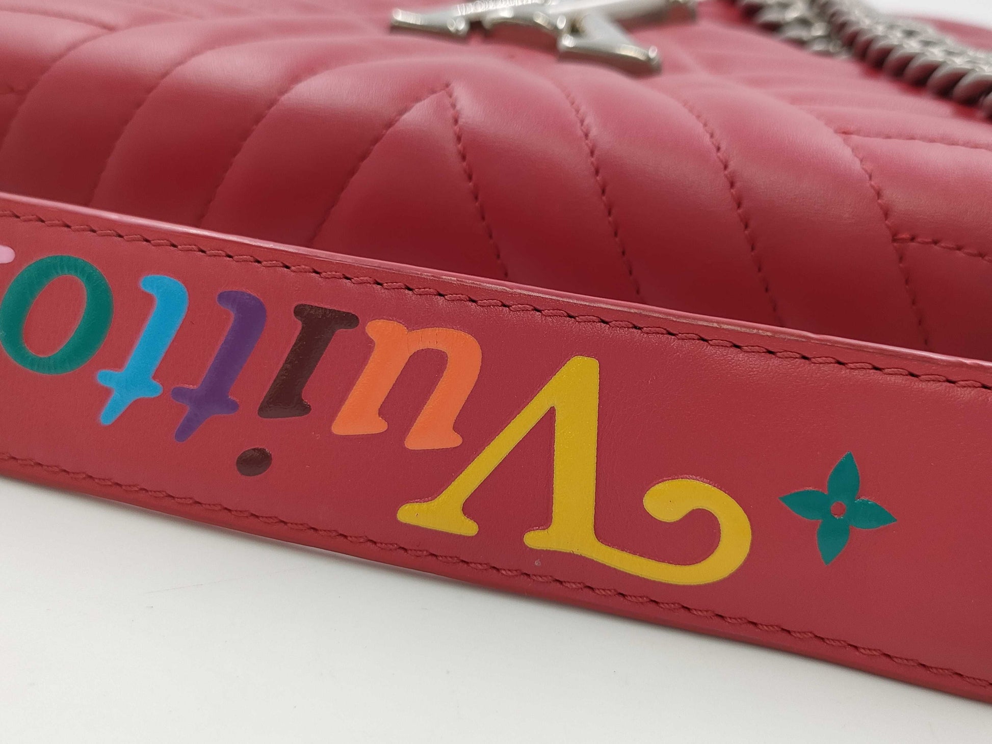LOUIS VUITTON LV New Wave Chain Bag MM Red NZ2189 Shoulder Bag