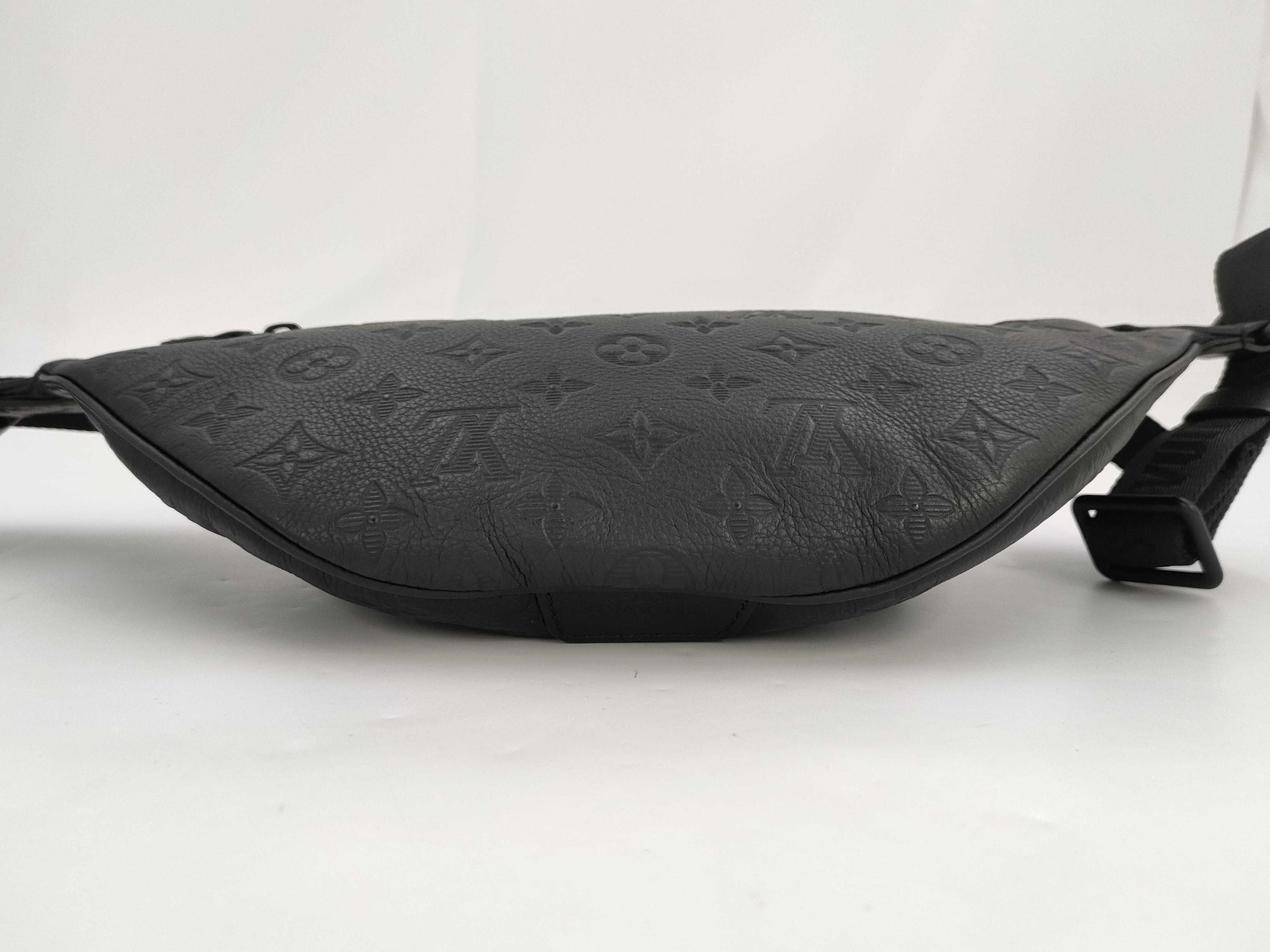 LOUIS VUITTON LV Discovery Bumbag Monogram Shadow Black RFID Waist Bag