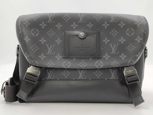 LOUIS VUITTON LV Messenger Voyage MM Monogram Eclipse Shoulder Bag FO3149