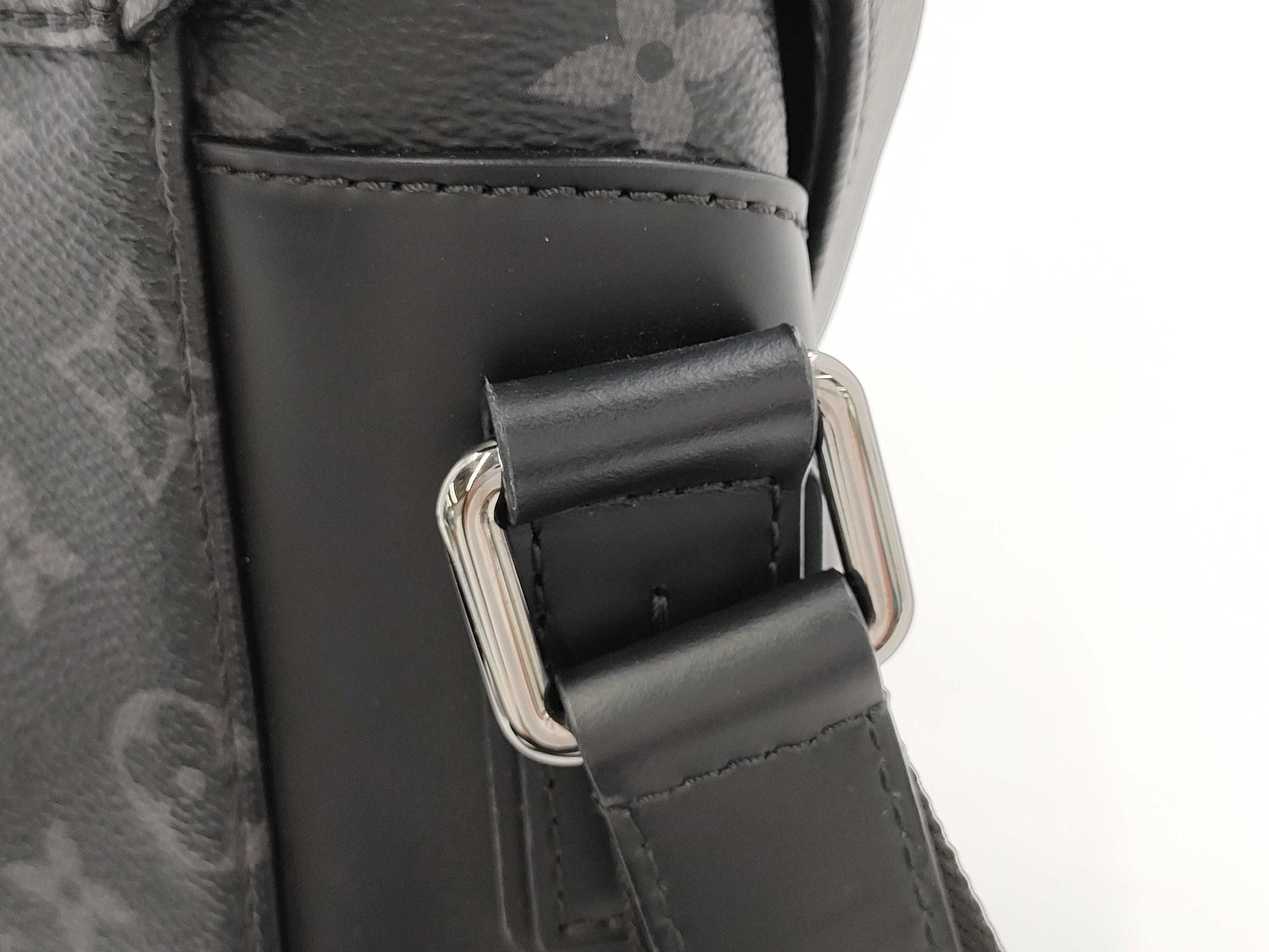 LOUIS VUITTON LV Messenger Voyage MM Monogram Eclipse Shoulder Bag FO3149
