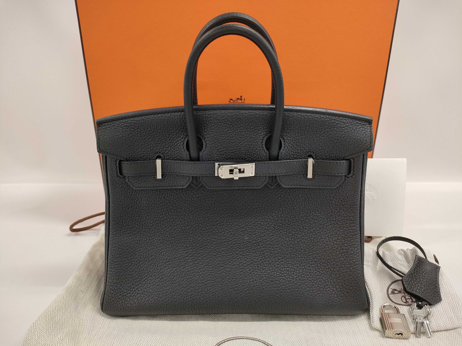 HERMES HERMES Birkin 25 Black Handbag with Silver Hardware and Z Stamp